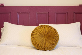 4 Guest Suite with Waterfront Views at Fancie's PEC - Suite 2